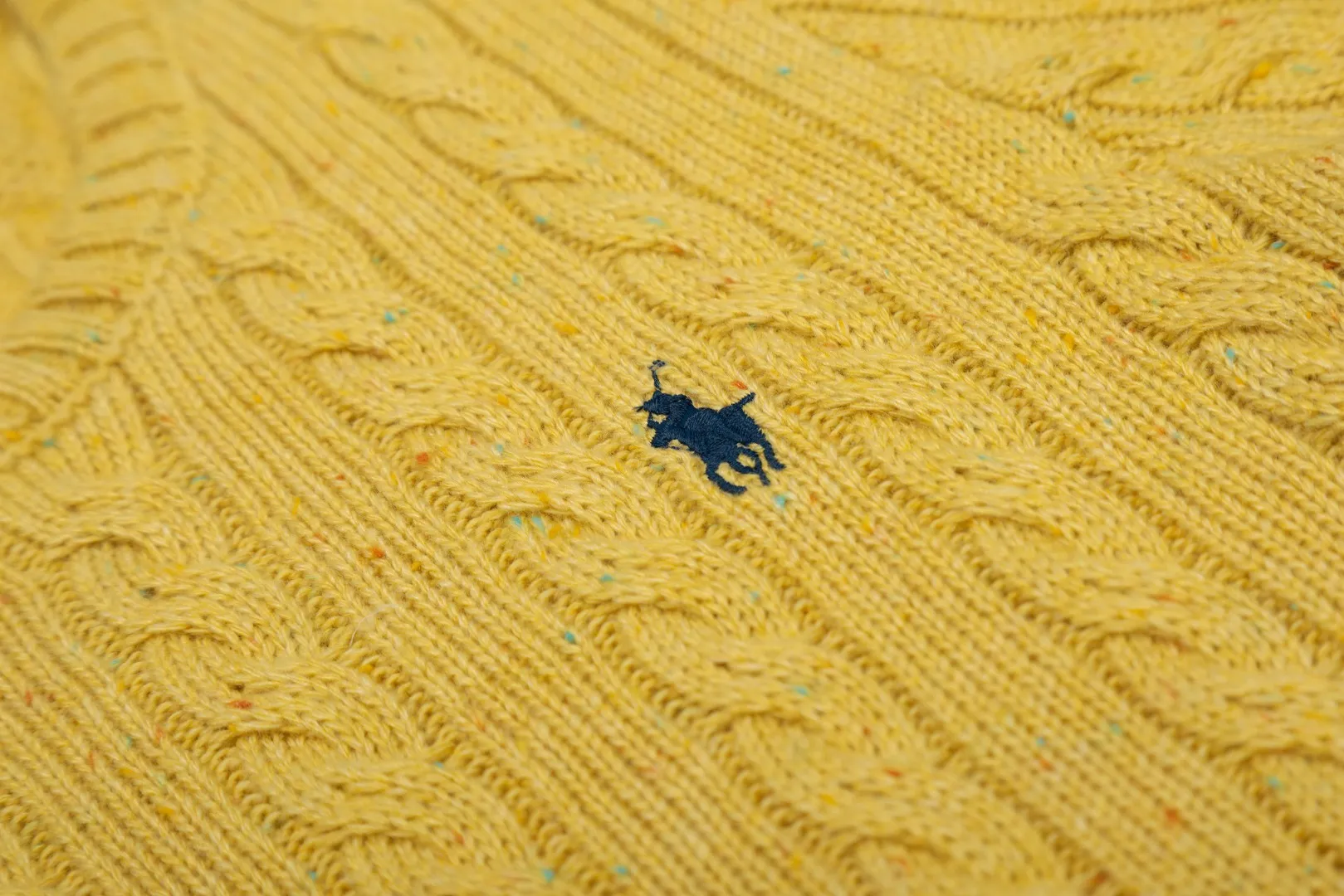 P166 💰 "Top quality" Style number: DS058# (on sale all year round) [Ralph Lauren wool blended pony embroidered logo twist knitted short sleeves] ✅Ralph Lauren gradient multi-color dot versatile hemp knitted round neck short sleeves for all seasons ✅15% merino cotton wool 85% wool blended clean and clear texture ✅ZP quality 1:1 version Scan the code to enter the GF website Counter quality ✅Details and quality are the only one in Guangzhou. Imported quality wool. Focus on high-end. Cost-effective. Needless to say good quality. ✅Restore the original version. The maximum size can be worn up to 150 pounds. Loose, comfortable and stress-free.